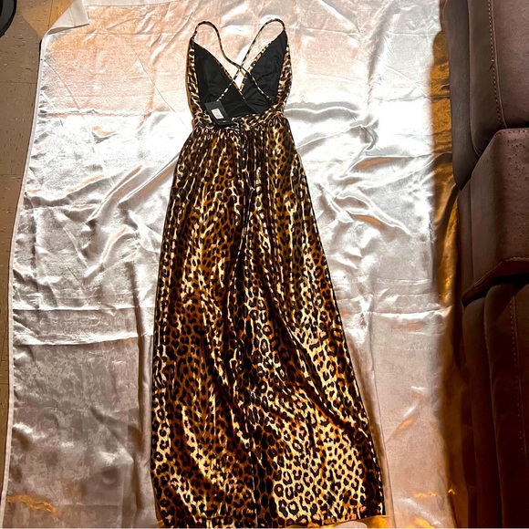 Can't Tame Her Leopard Slit Dress - Leopard - Picture 8 of 10